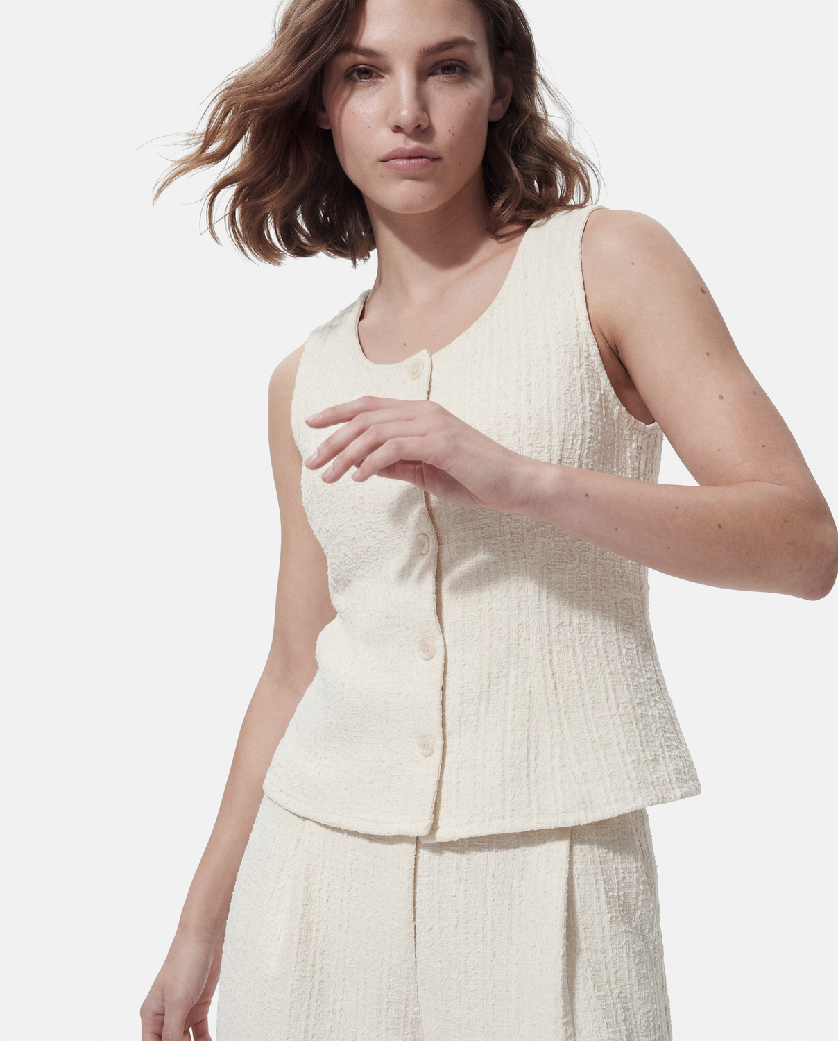 model_shot-front