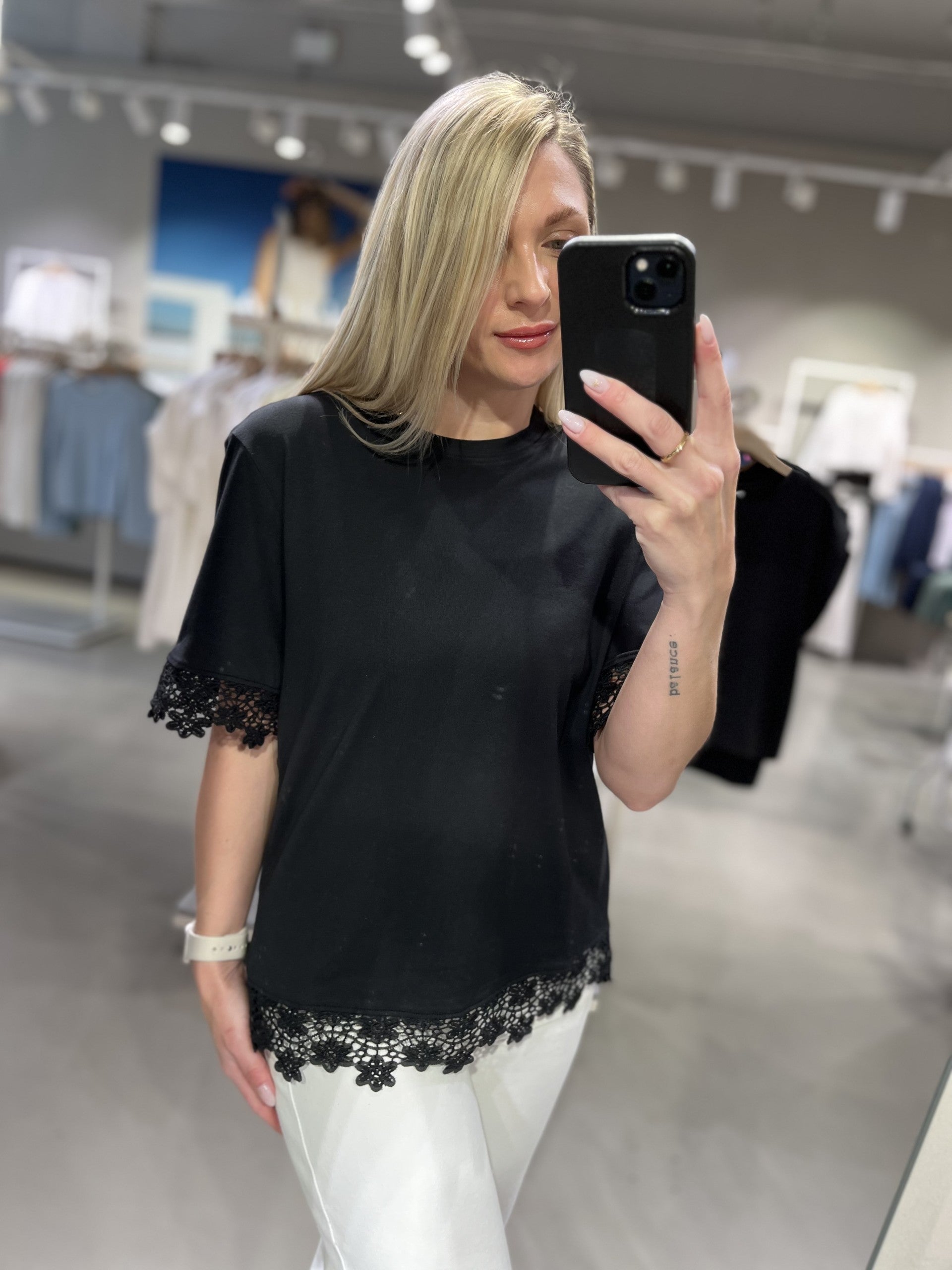 VIVORA Top - Black