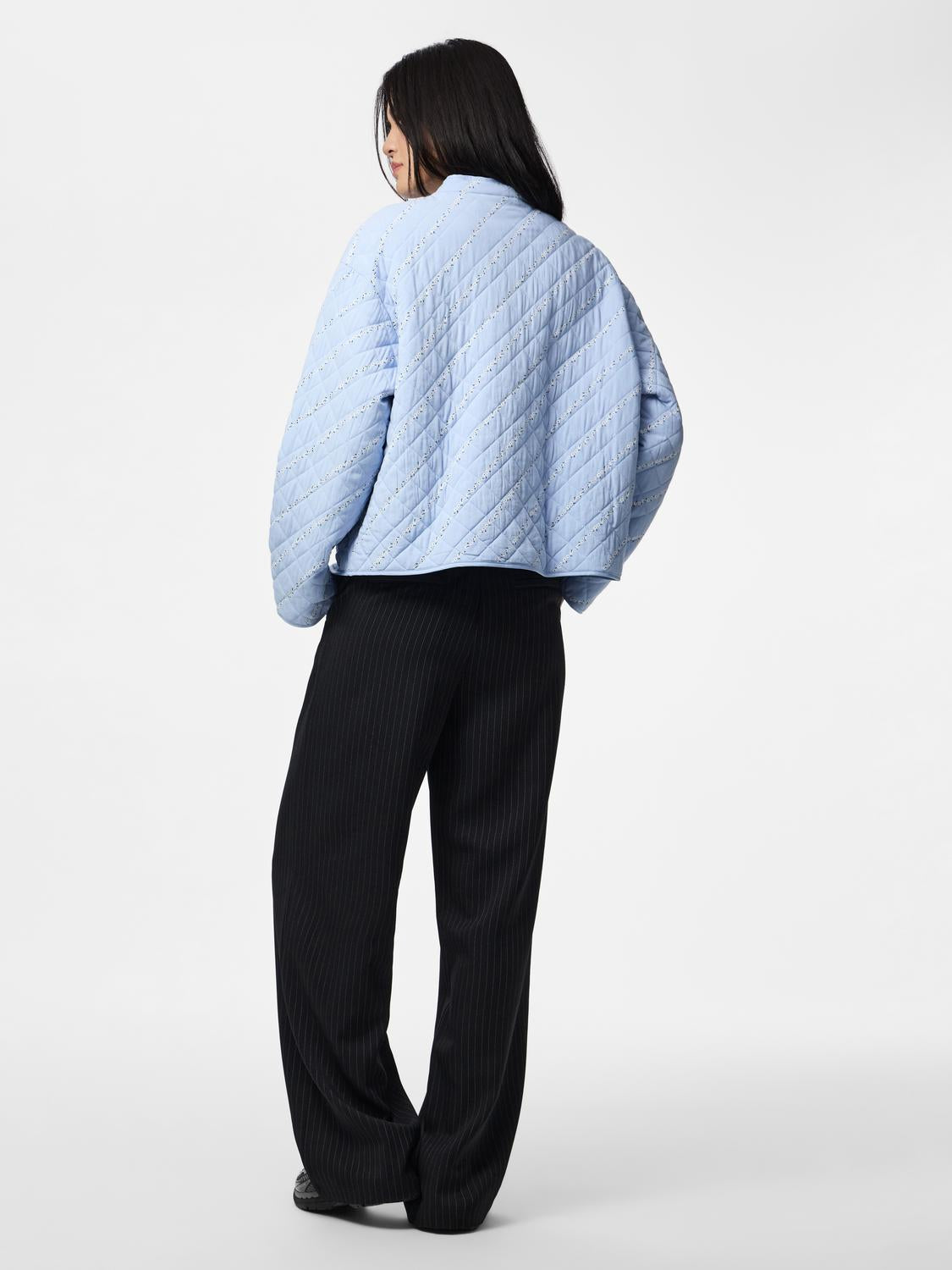 model_shot-back