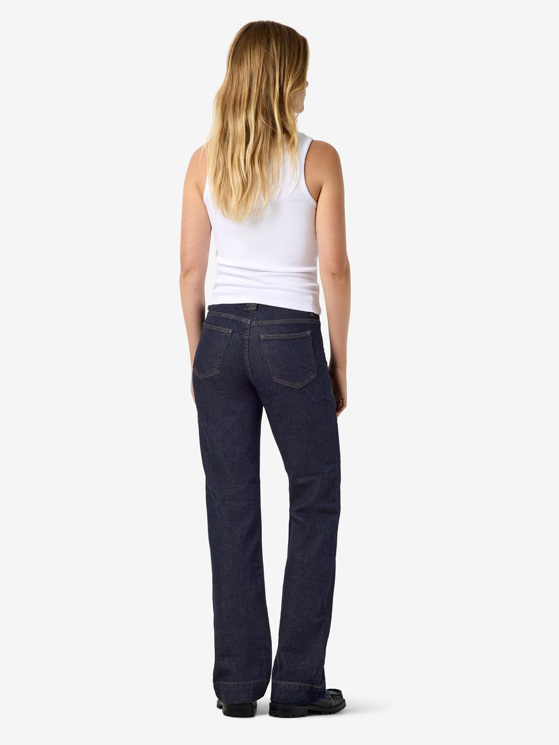 model_shot-front_full