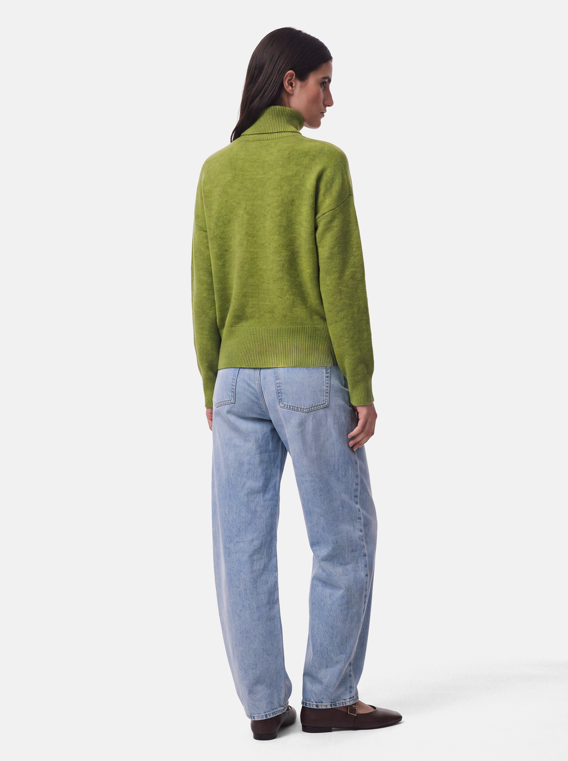 model_shot-back