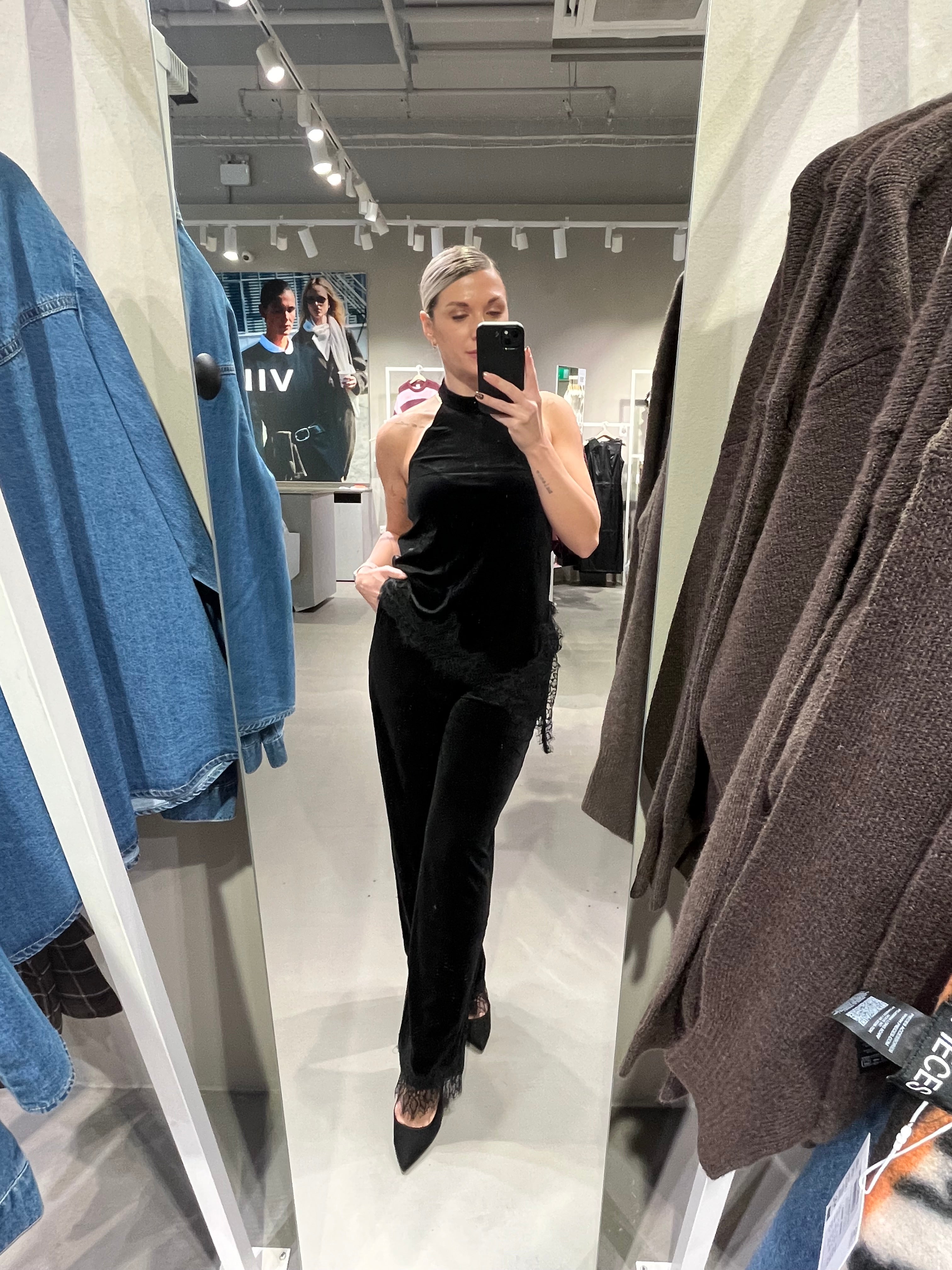 VIALINDRA Trousers - Black Beauty
