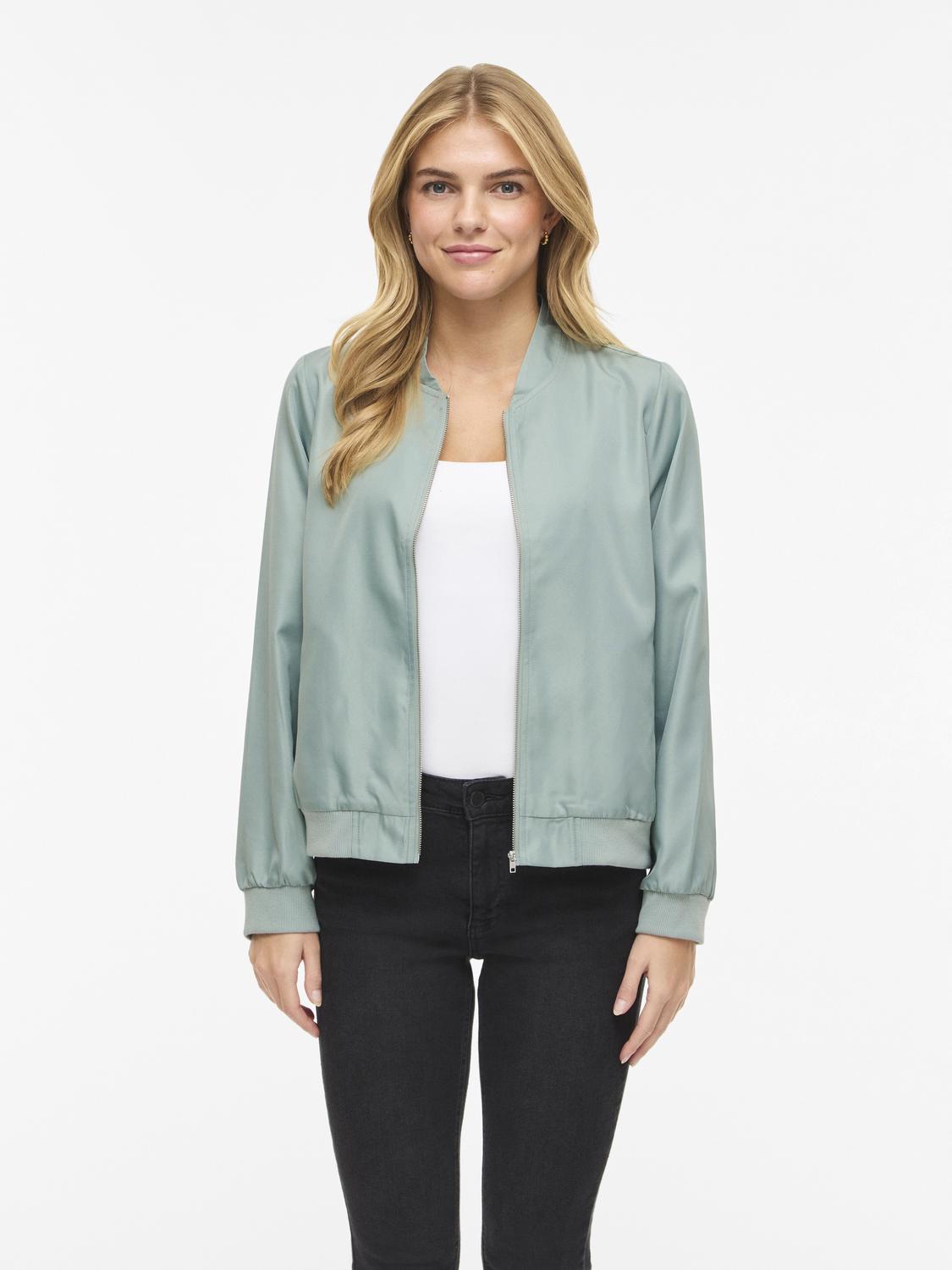 model_shot-front