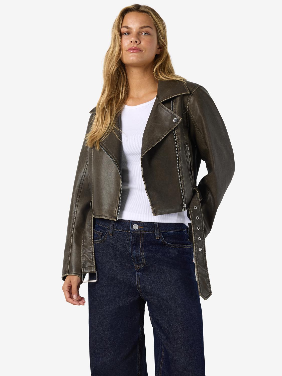 model_shot-front