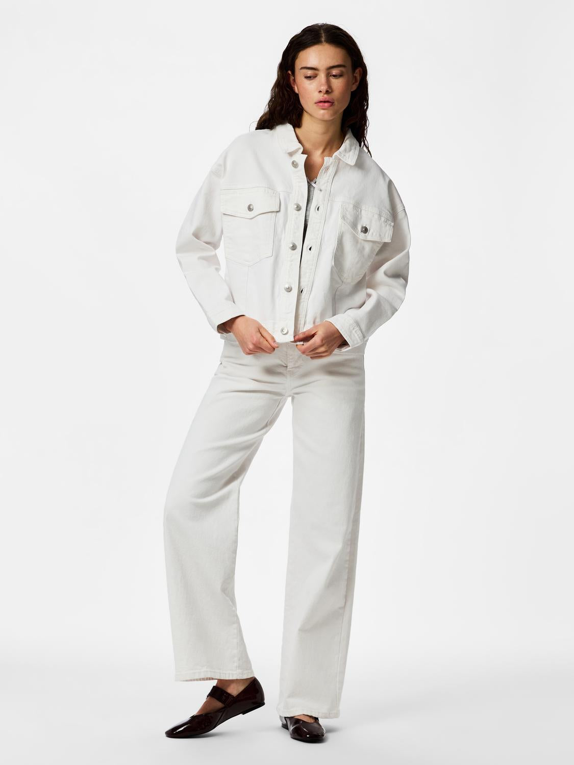 model_shot-front_full