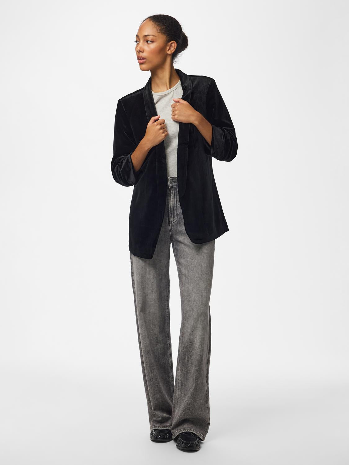 model_shot-front_full