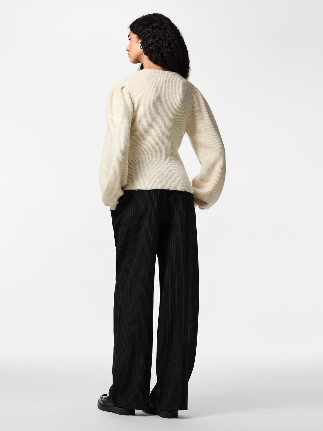 model_shot-back