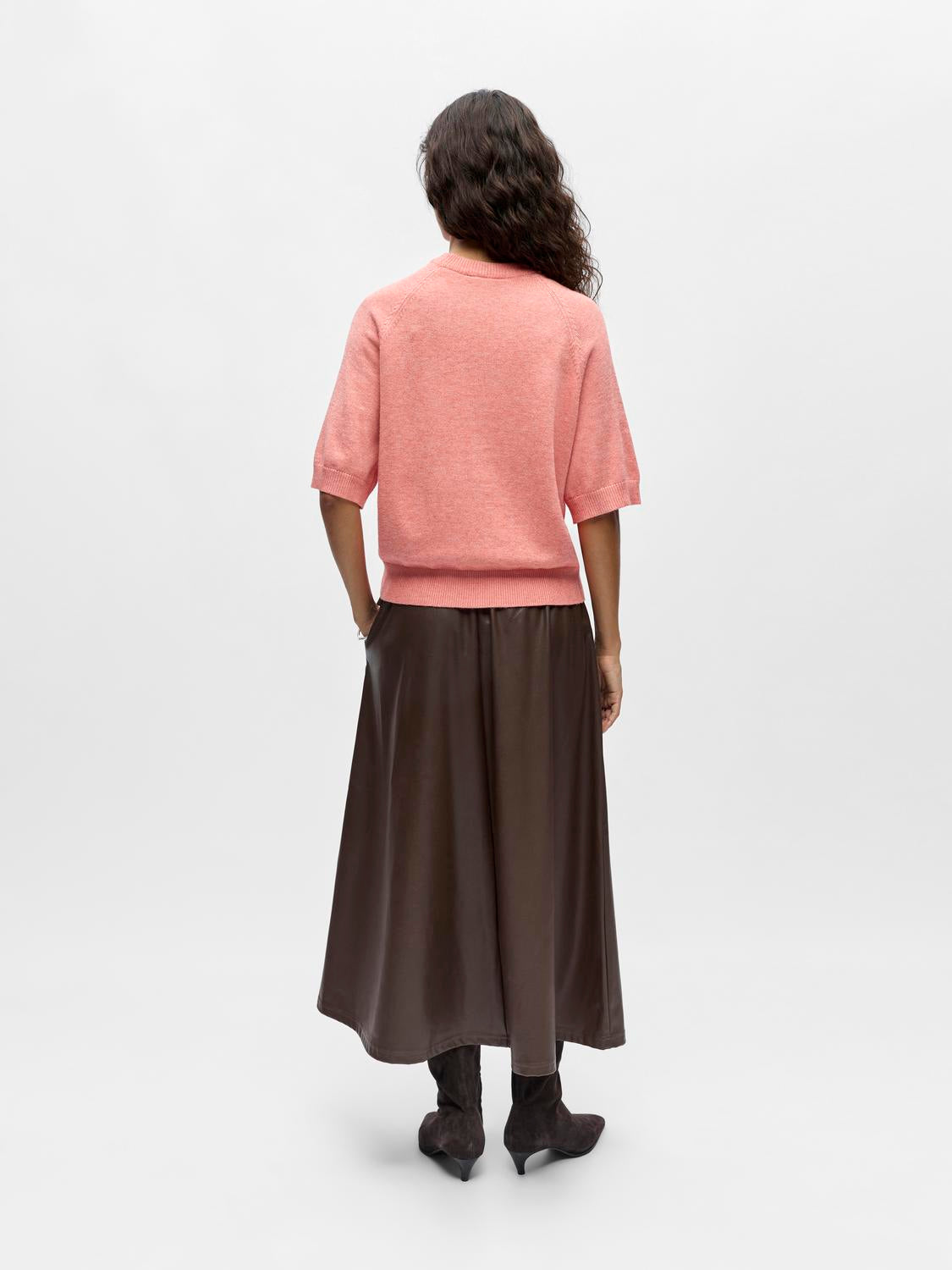 model_shot-back