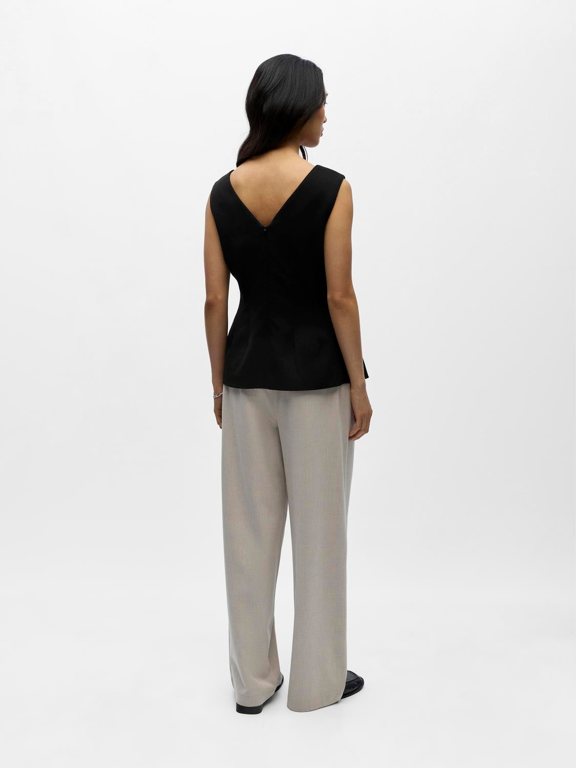 model_shot-back