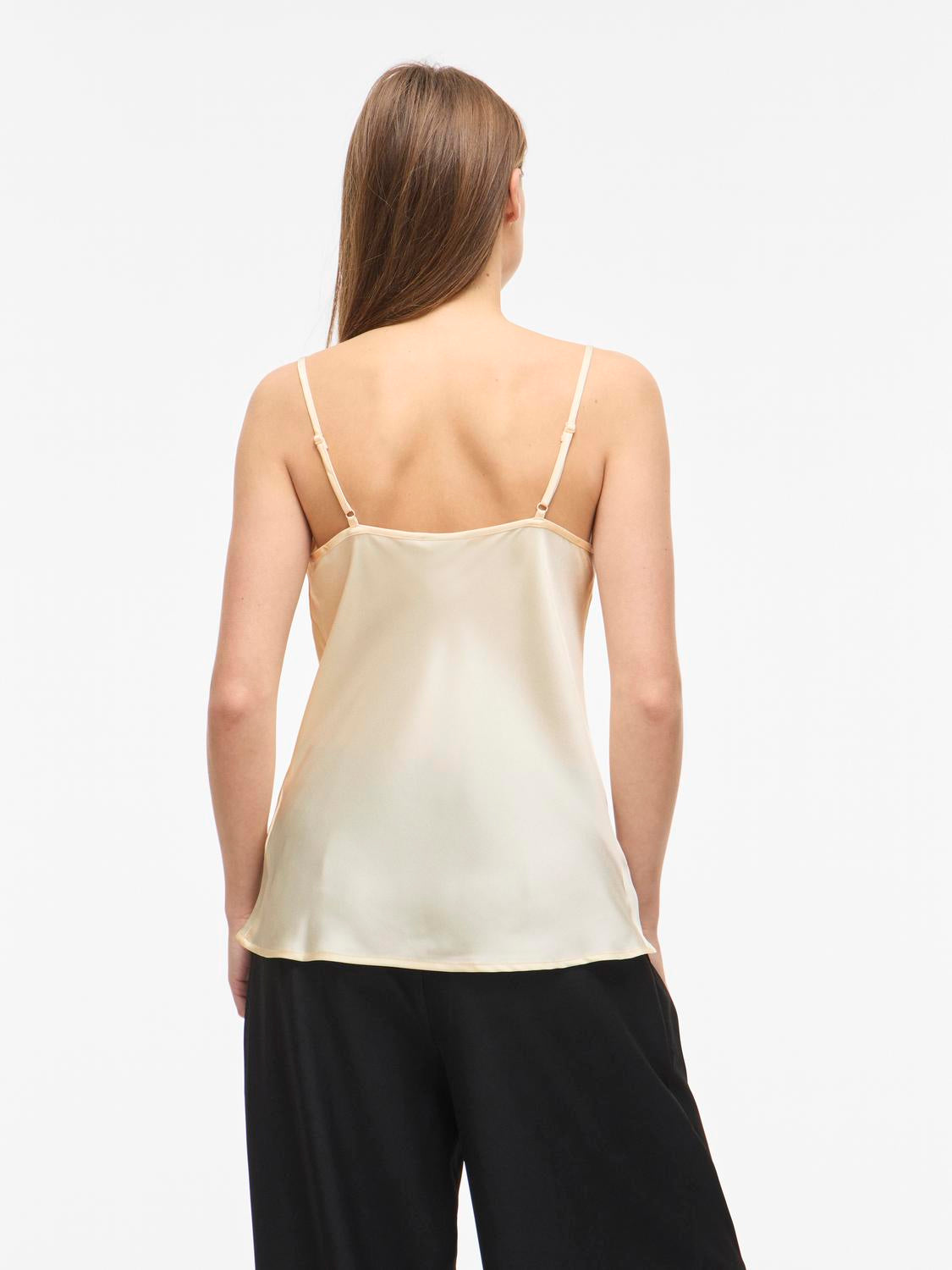 model_shot-back