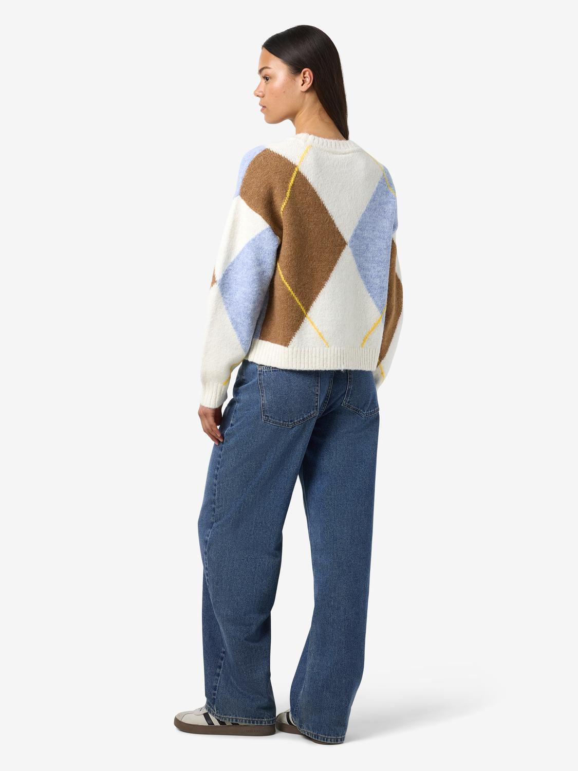 model_shot-front_full