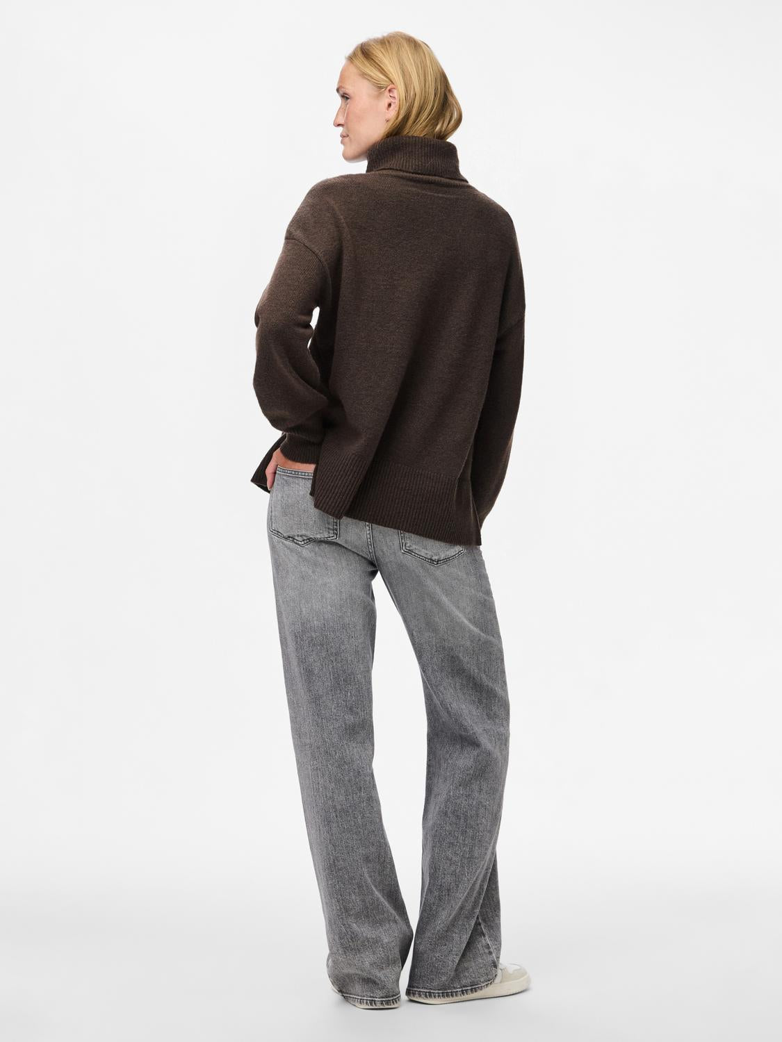 model_shot-back