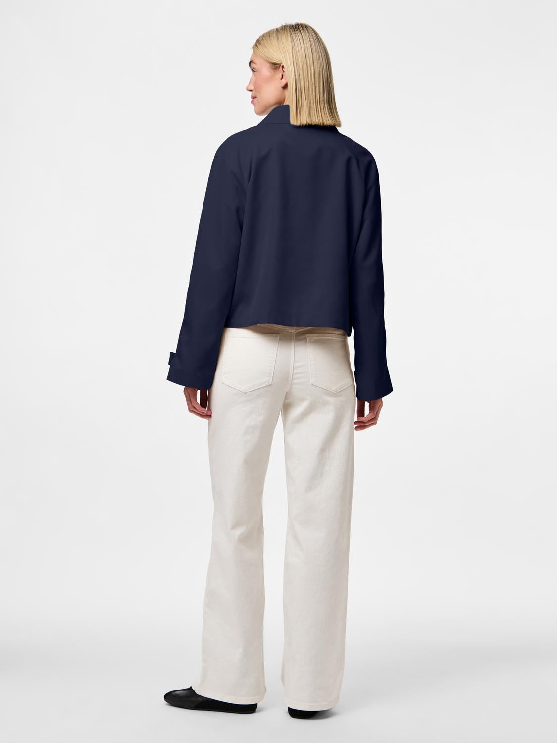 model_shot-back