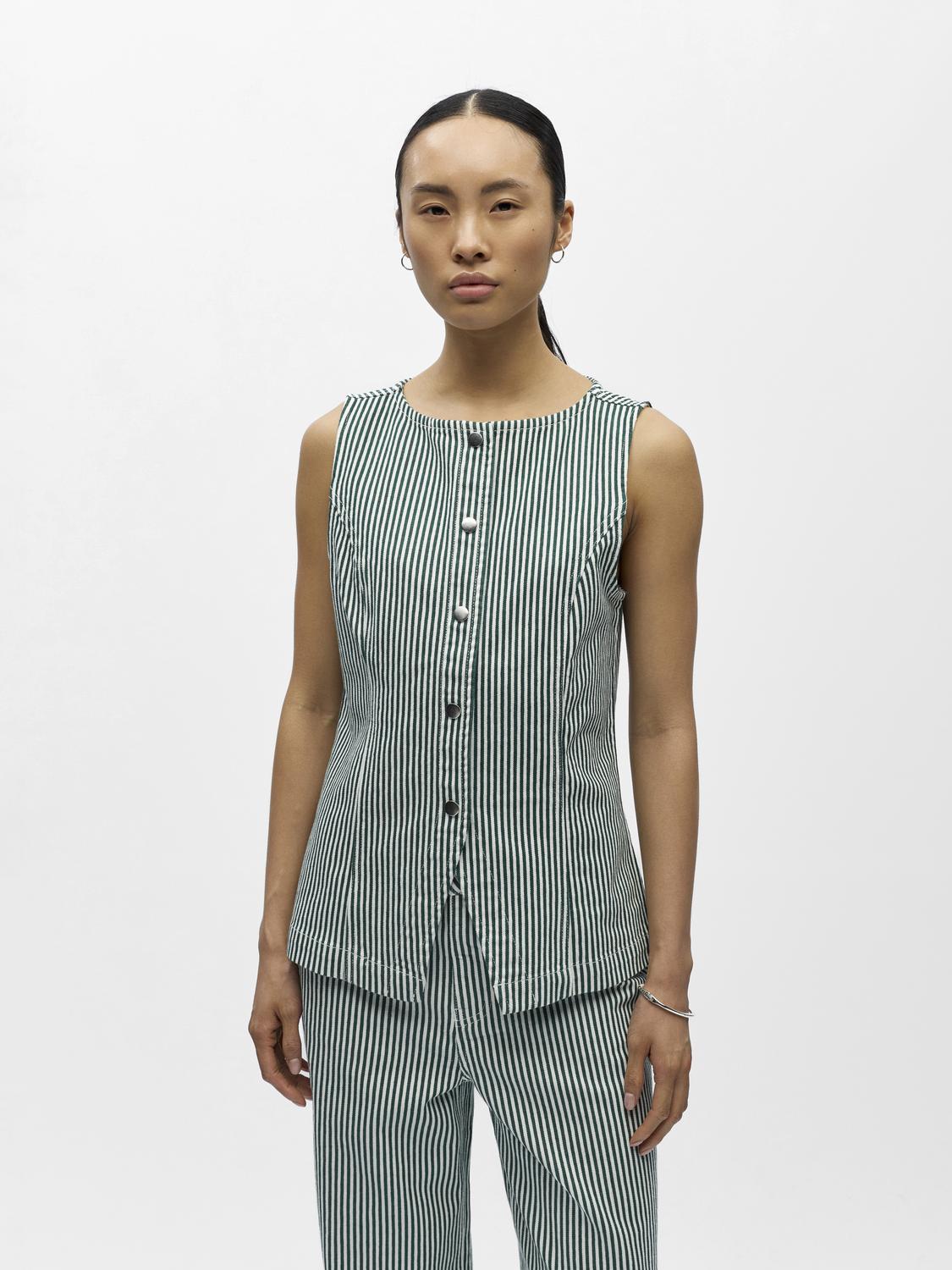 model_shot-front