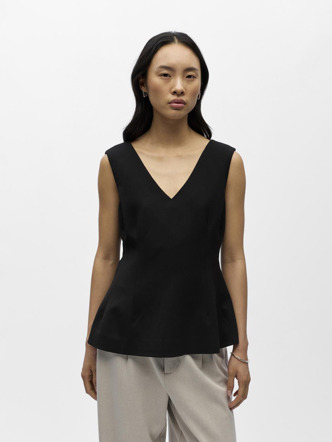 model_shot-front