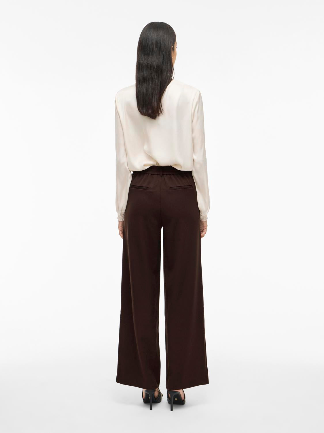 model_shot-back