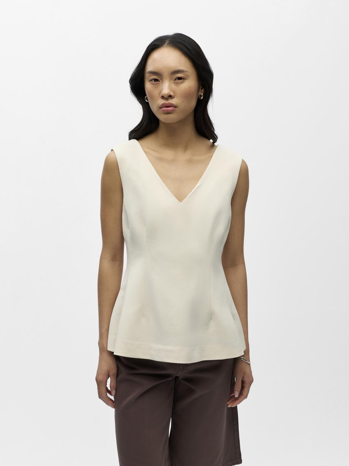 model_shot-front