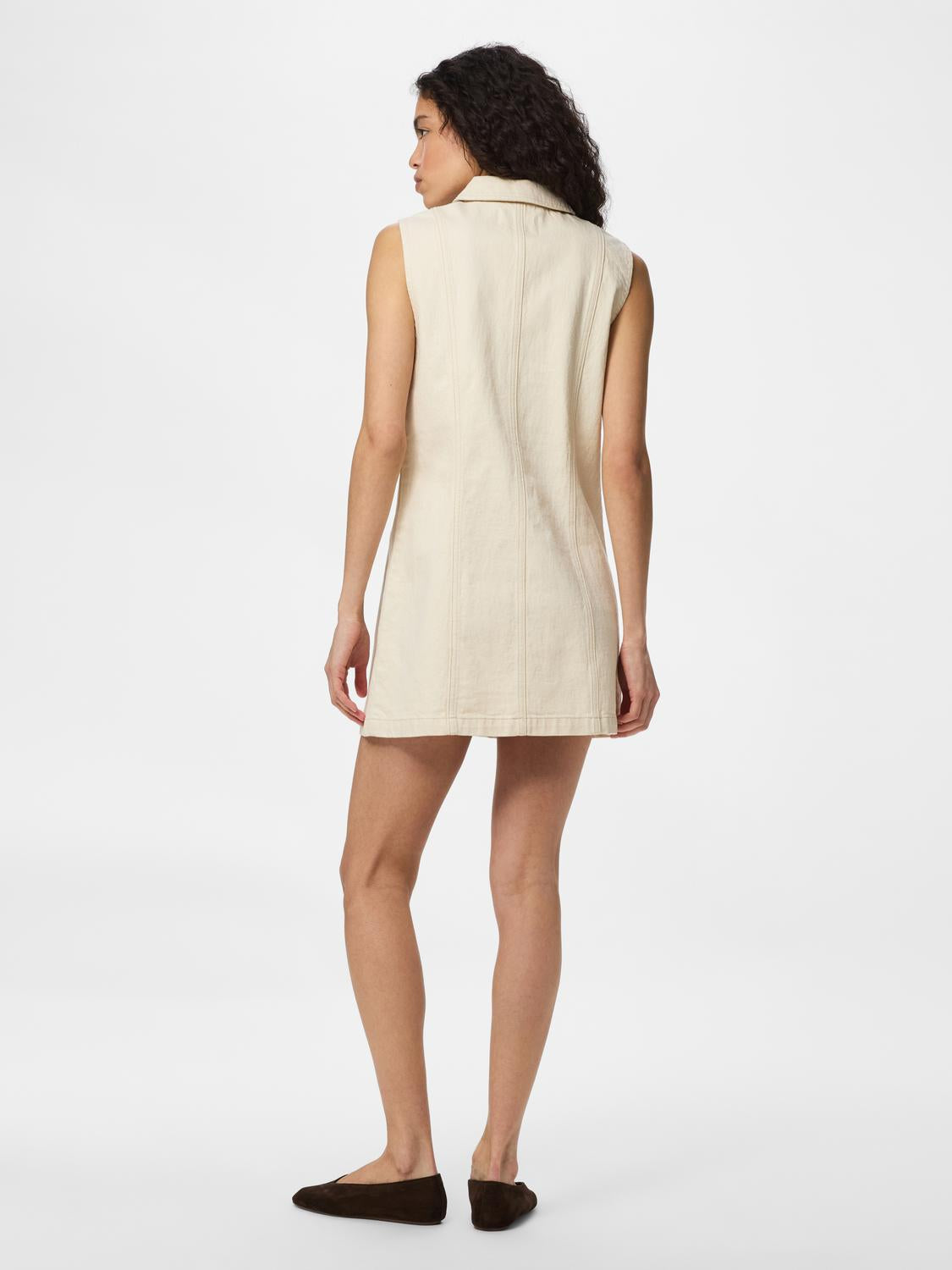 model_shot-back