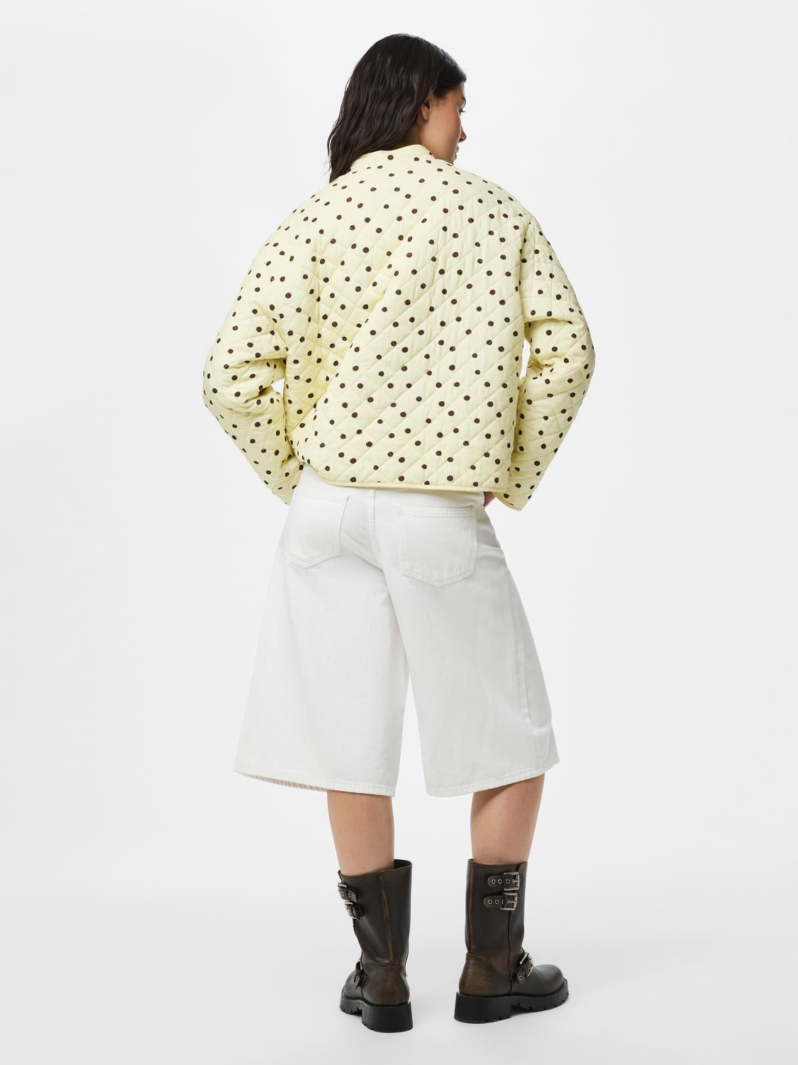 model_shot-back